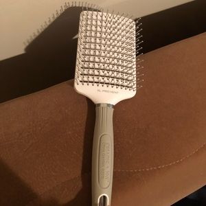 Olivia garden Ceramic + ion hair brush
